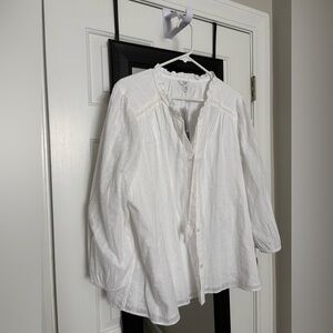 Crown & Ivy White Peasant Textured Blouse